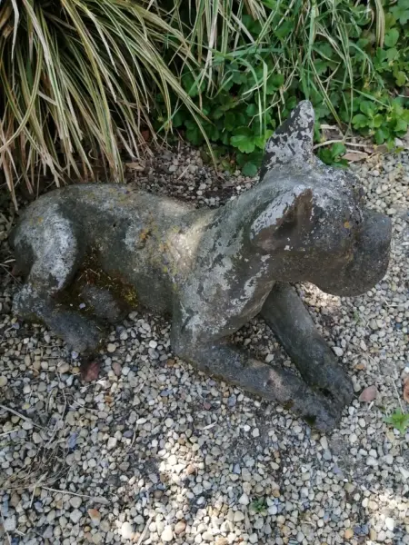 Artikelbild 4 des Artikels “liegender Hund ca 50cm, Steinguss “